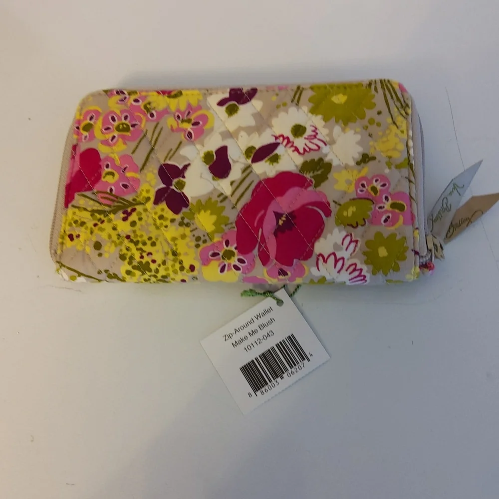 Vera Bradley Women's Zip Around Wallet, NWT